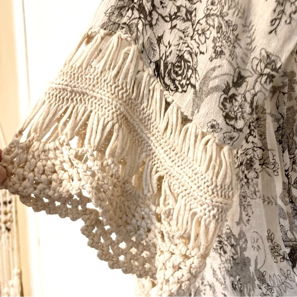 COCO and CARMEN Crochet Lace Boho Chic Roses Bell Sleeves Top Small Medium - Picture 11 of 16